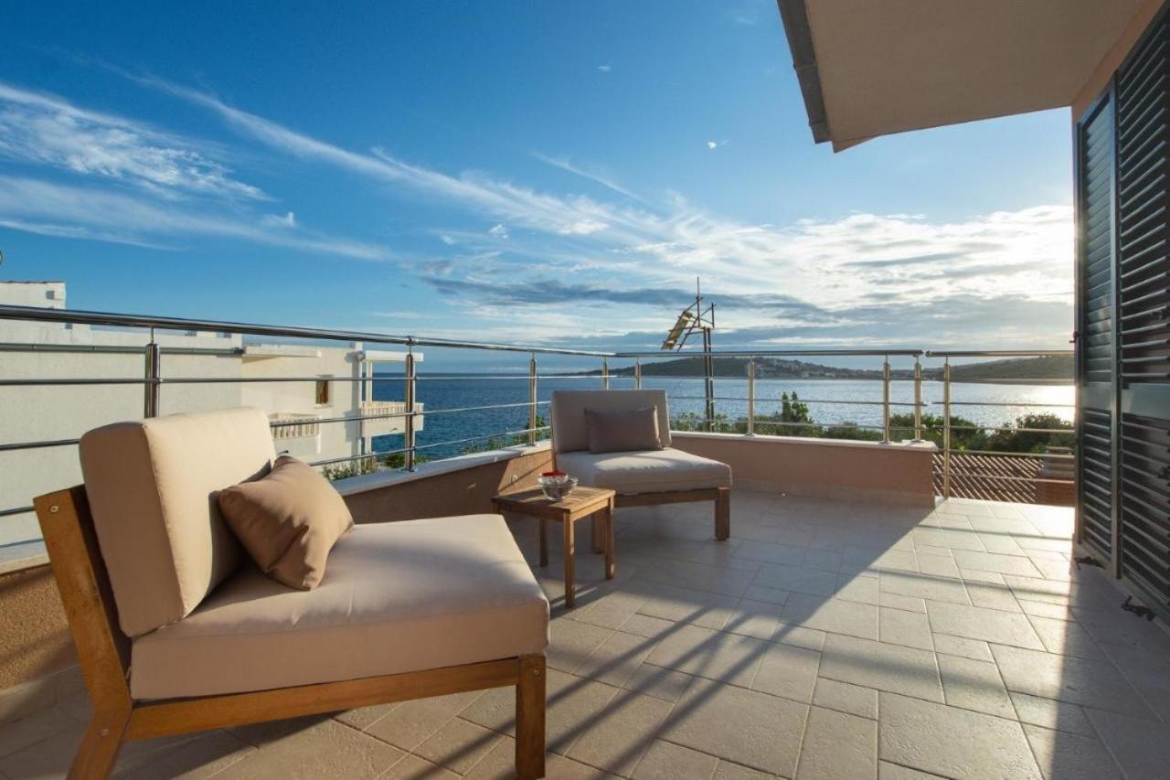 Sea Flower Beachfront Villa セヴィド エクステリア 写真
